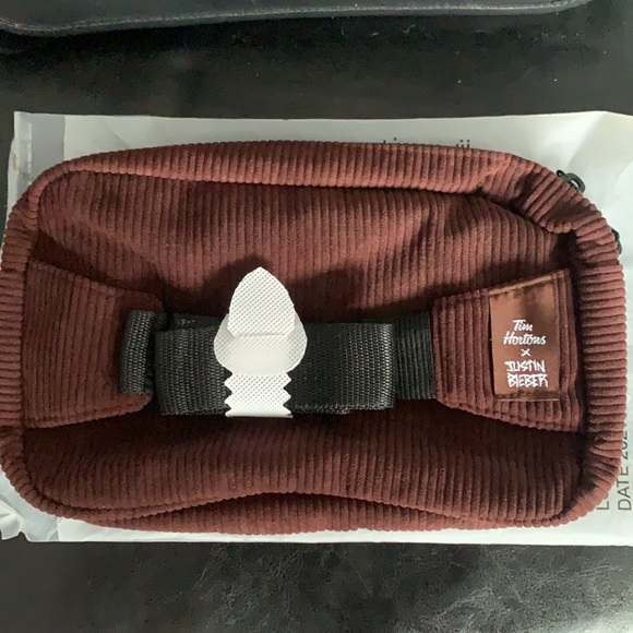 I am selling a very limited edition timbiebs fanny pack.Authentic, original tags - Picture 3 of 4